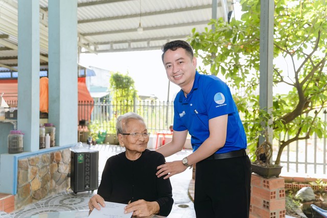 Thắp lửa nhiệt huyết tuổi trẻ: Thành đoàn TP. Hồ Chí Minh thăm và động viên chiến sĩ tình nguyện mùa hè xanh tại Tân An Hội và An Giang- Ảnh 2.
