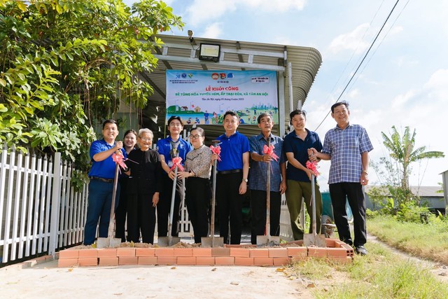 Thắp lửa nhiệt huyết tuổi trẻ: Thành đoàn TP. Hồ Chí Minh thăm và động viên chiến sĩ tình nguyện mùa hè xanh tại Tân An Hội và An Giang- Ảnh 5.