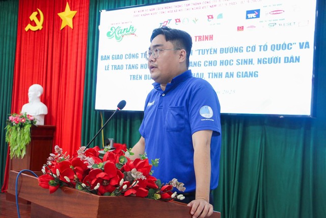 Thắp lửa nhiệt huyết tuổi trẻ: Thành đoàn TP. Hồ Chí Minh thăm và động viên chiến sĩ tình nguyện mùa hè xanh tại Tân An Hội và An Giang- Ảnh 3.