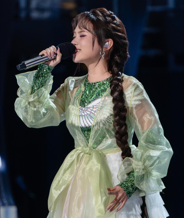 C&agrave;n qu&eacute;t YouTube nhờ Sing! Asia v&agrave; Em Xinh Say Hi, Phương Mỹ Chi kiếm &iacute;t nhất 11 tỷ trong 1 năm- Ảnh 4.