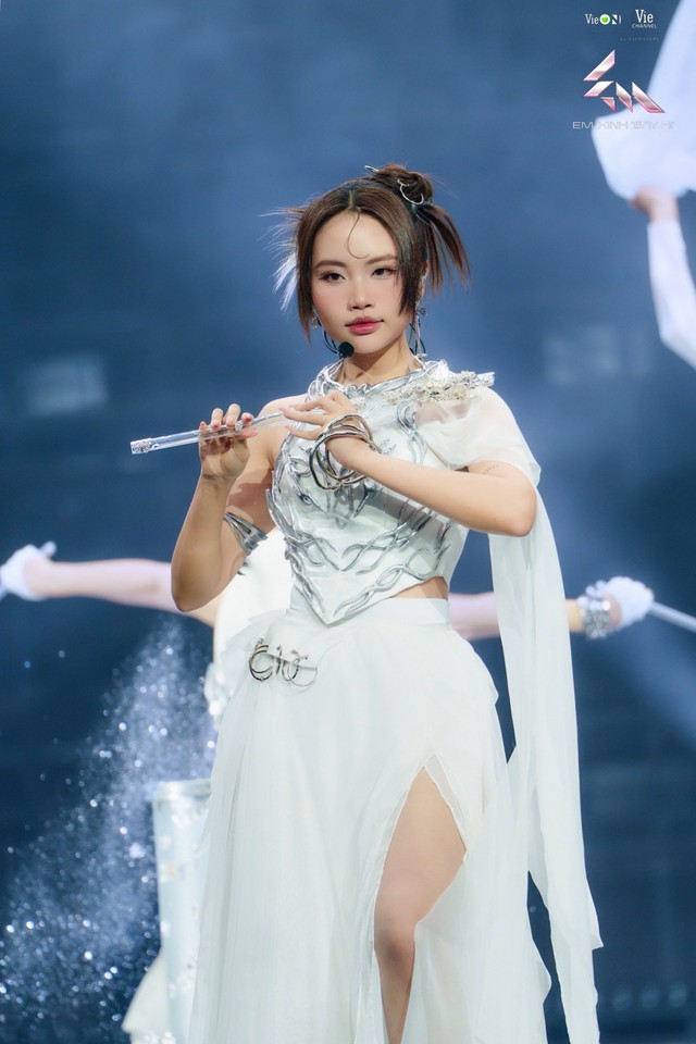 C&agrave;n qu&eacute;t YouTube nhờ Sing! Asia v&agrave; Em Xinh Say Hi, Phương Mỹ Chi kiếm &iacute;t nhất 11 tỷ trong 1 năm- Ảnh 3.
