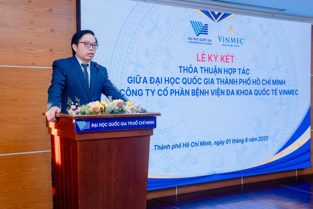 GS.TS.BS Trần Trung Dũng - Tổng giám đốc Hệ thống y tế Vinmec phát biểu tại lễ ký kết. GS.TS.BS Trần Trung Dũng - Tổng giám đốc Hệ thống y tế Vinmec phát biểu tại lễ ký kết.