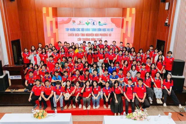 Chiến dịch tình nguyện hè 2025 của sinh viên ĐHQG-HCM: Hơn 97.000 lượt sinh viên, hàng loạt công trình ý nghĩa, lan tỏa tinh thần trách nhiệm cộng đồng- Ảnh 3. Chiến dịch tình nguyện hè 2025 của sinh viên ĐHQG-HCM: Hơn 97.000 lượt sinh viên, hàng loạt công trình ý nghĩa, lan tỏa tinh thần trách nhiệm cộng đồng- Ảnh 3.