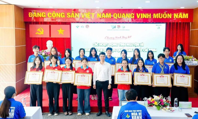 Chiến dịch tình nguyện hè 2025 của sinh viên ĐHQG-HCM: Hơn 97.000 lượt sinh viên, hàng loạt công trình ý nghĩa, lan tỏa tinh thần trách nhiệm cộng đồng- Ảnh 1. Chiến dịch tình nguyện hè 2025 của sinh viên ĐHQG-HCM: Hơn 97.000 lượt sinh viên, hàng loạt công trình ý nghĩa, lan tỏa tinh thần trách nhiệm cộng đồng- Ảnh 1.