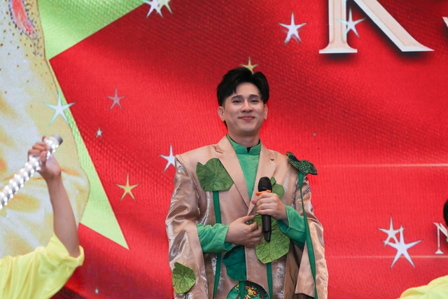 Nam ca sĩ nổi tiếng tuổi 50 bật khóc "xin show": Tôi hứa là không đòi hỏi cát-xê gì đâu!- Ảnh 2. Nam ca sĩ nổi tiếng tuổi 50 bật khóc "xin show": Tôi hứa là không đòi hỏi cát-xê gì đâu!- Ảnh 2.