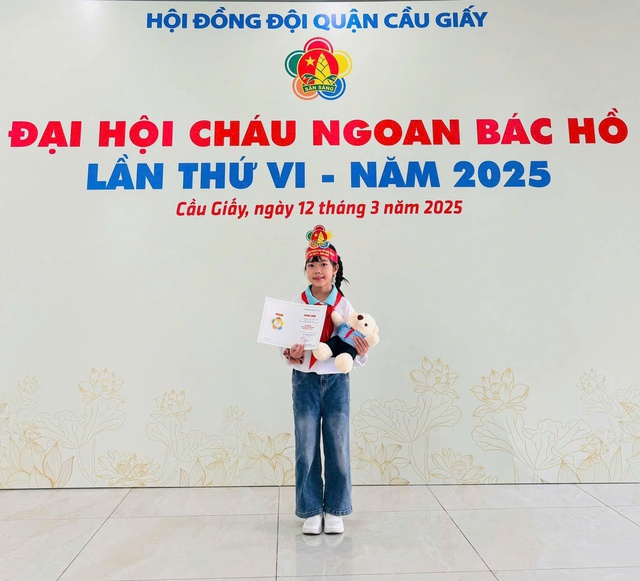 Á quân MC nhí - Ca sĩ - Model Châu Anh tỏa sáng rực rỡ
trên sân khấu gala vinh danh trao giải “Nhà thiết kế tương lai toàn quốc 2025”- Ảnh 2. Á quân MC nhí - Ca sĩ - Model Châu Anh tỏa sáng rực rỡ
trên sân khấu gala vinh danh trao giải “Nhà thiết kế tương lai toàn quốc 2025”- Ảnh 2.