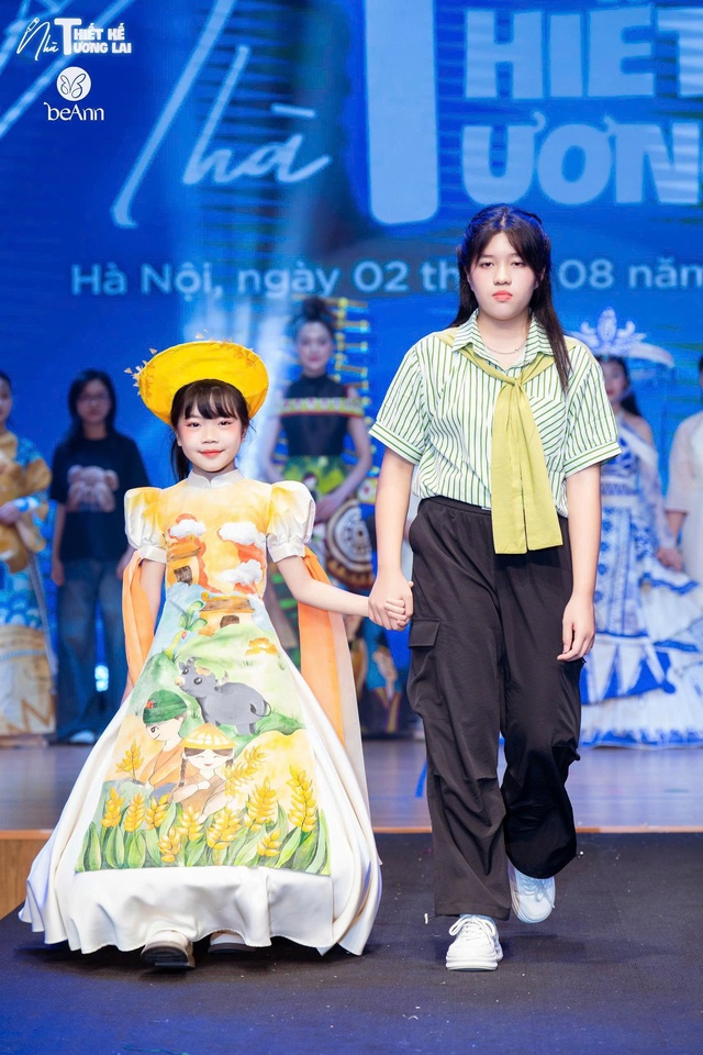 Á quân MC nhí - Ca sĩ - Model Châu Anh tỏa sáng rực rỡ
trên sân khấu gala vinh danh trao giải “Nhà thiết kế tương lai toàn quốc 2025”- Ảnh 4. Á quân MC nhí - Ca sĩ - Model Châu Anh tỏa sáng rực rỡ
trên sân khấu gala vinh danh trao giải “Nhà thiết kế tương lai toàn quốc 2025”- Ảnh 4.