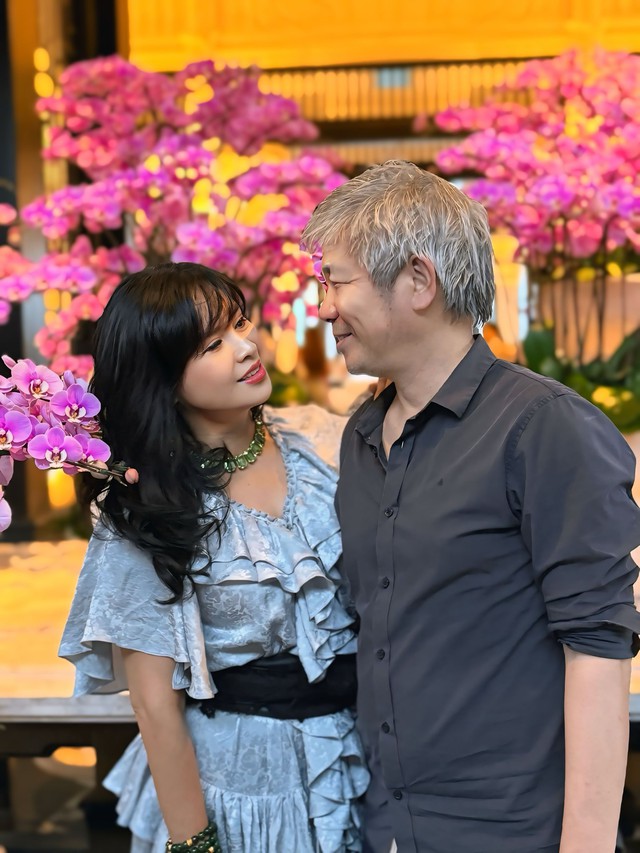 Nữ NSND sắp cưới ở tuổi 56 khoe được bạn trai yêu chiều, chồng cũ bình luận 1 câu gây chú ý- Ảnh 2. Nữ NSND sắp cưới ở tuổi 56 khoe được bạn trai yêu chiều, chồng cũ bình luận 1 câu gây chú ý- Ảnh 2.