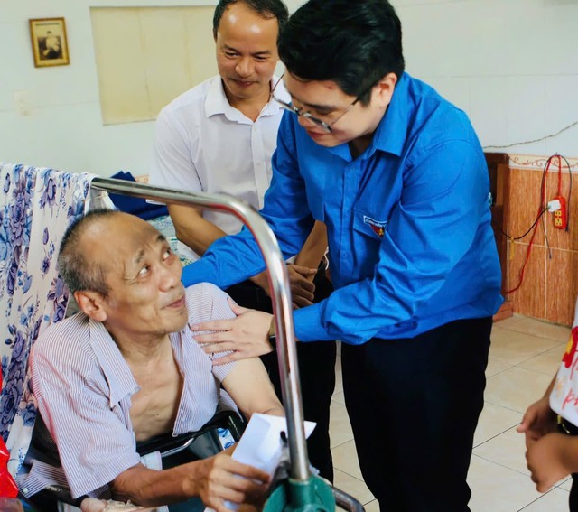 Tuổi trẻ Thành phố Hồ Chí Minh tri ân các thương binh, người có công tại Trung tâm Long Đất- Ảnh 5. Tuổi trẻ Thành phố Hồ Chí Minh tri ân các thương binh, người có công tại Trung tâm Long Đất- Ảnh 5.