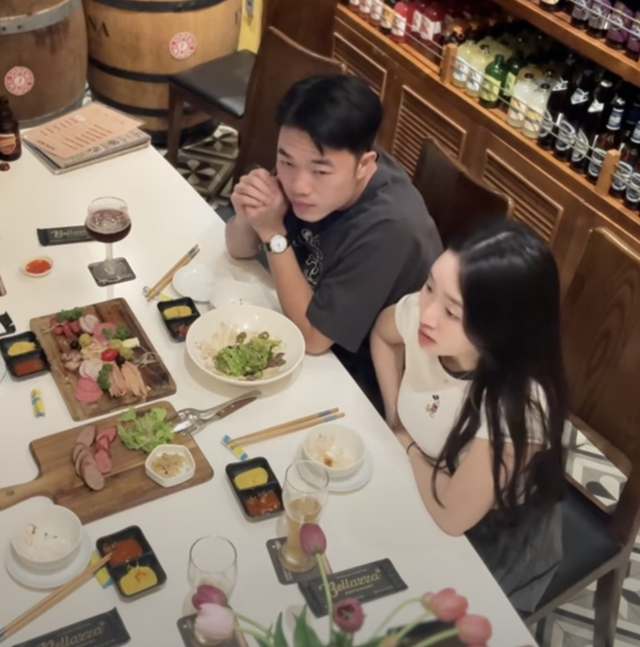 Lương Xuân Trường cưới tiểu thư Nhuệ Giang, cuộc sống sau hôn nhân hiện tại thế nào?- Ảnh 2. Lương Xuân Trường cưới tiểu thư Nhuệ Giang, cuộc sống xem bong da truc tiep nhanh nhat hôn nhân hiện tại thế nào?- Ảnh 2.