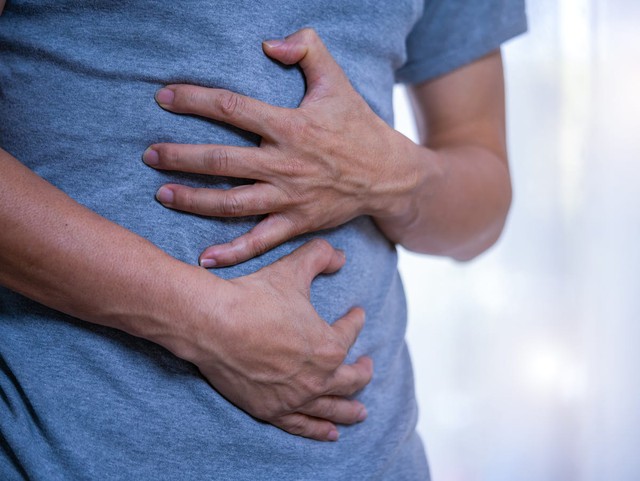 Sau khi uống rượu bia, nếu thấy 8 dấu hiệu này hãy đi khám ngay lập tức- Ảnh 2.
