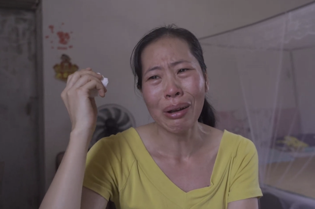 Bà mẹ U50 ôm mặt khóc trong đêm: 