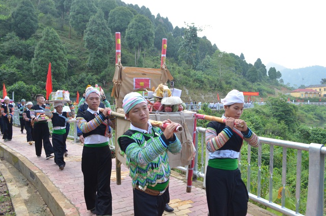 Văn Chấn: Đột phá phát triển kinh tế du lịch gắn với nông nghiệp hữu cơ và văn hóa bản địa, giai đoạn 2025 - 2030- Ảnh 2. Văn Chấn: Đột phá phát triển kinh tế du lịch gắn với nông nghiệp hữu cơ và văn hóa bản địa, giai đoạn 2025 - 2030- Ảnh 2.