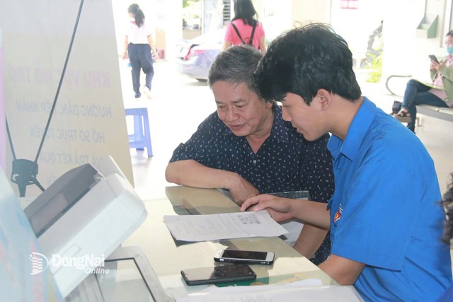 Lan tỏa tinh thần xung kích của tuổi trẻ trong công tác hỗ trợ hành chính và chuyển đổi số- Ảnh 4. Lan tỏa tinh thần xung kích của tuổi trẻ trong công tác hỗ trợ hành chính và chuyển đổi số- Ảnh 4.