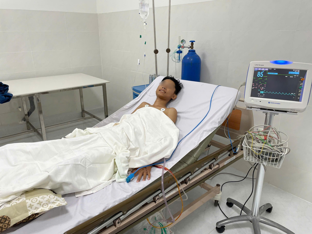 Cứu sống nam sinh 17 tuổi bị chấn thương bụng phức tạp tại đặc khu Côn Đảo- Ảnh 2. Cứu sống nam sinh 17 tuổi bị chấn thương bụng phức tạp tại đặc khu Côn Đảo- Ảnh 2.