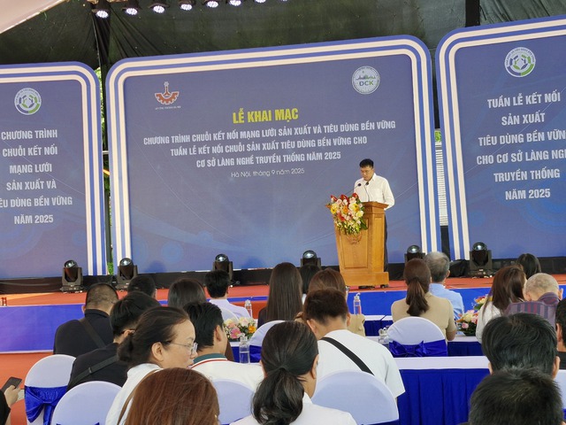 Đai diện lãnh đạo Sở Công Thương Hà Nội phát biểu khai mạc Chương trình. Đai diện lãnh đạo Sở Công Thương Hà Nội phát biểu khai mạc Chương trình.
