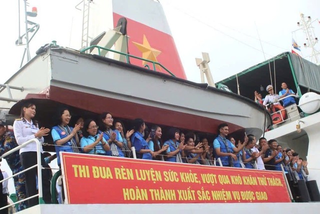 Thành phố Hồ Chí Minh khởi hành chuyến công tác thăm cán bộ, chiến sĩ và nhân dân vùng biển Tây Nam, Nhà giàn DK1/10- Ảnh 2. Thành phố Hồ Chí Minh khởi hành chuyến công tác thăm cán bộ, chiến sĩ và nhân dân vùng biển Tây Nam, Nhà giàn DK1/10- Ảnh 2.