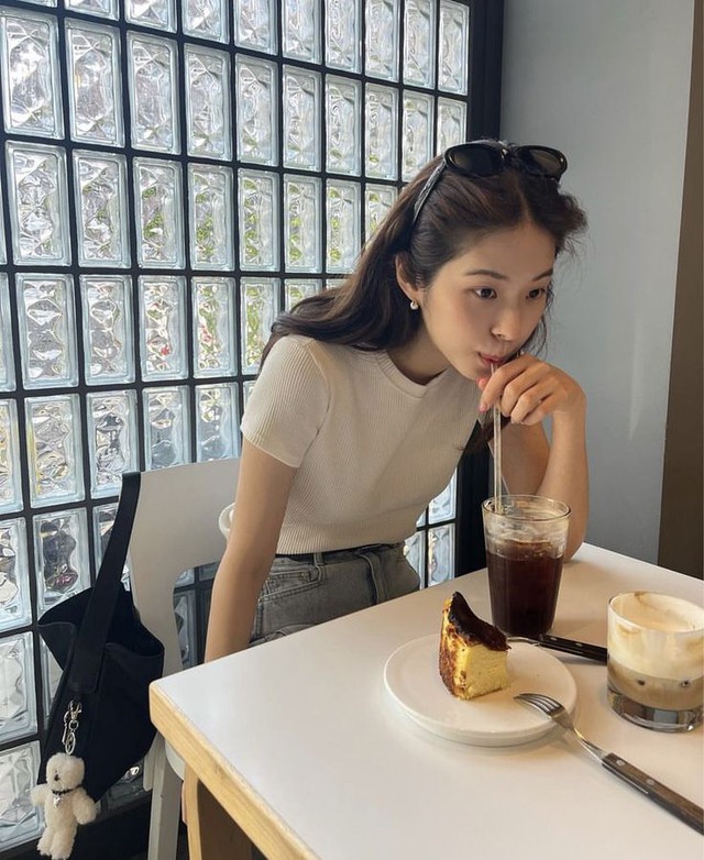 Bớt vài cốc trà sữa mỗi tháng để dành tiền mua link bong da truc tiep, liệu có khả thi?- Ảnh 2.