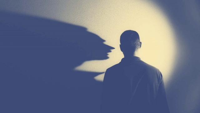 9 dấu hiệu tưởng khôn ngoan nhưng lại tố cáo bạn là người GIẢ VỜ THÔNG MINH, KHÔN VẶT- Ảnh 3.