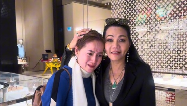 Nữ NSƯT từ Mỹ về bật khóc trước 1 câu của con nuôi Vũ Linh- Ảnh 2. Nữ NSƯT từ Mỹ về bật khóc trước 1 câu của con nuôi Vũ Linh- Ảnh 2.