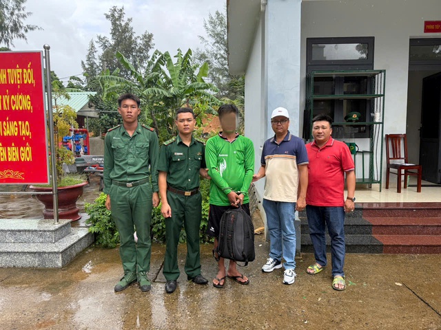Đồn Biên phòng Côn Đảo phát hiện, bắt giữ đối tượng truy nã lẩn trốn trên tàu cá hoạt động trên vùng biển truc tiep bong da c1 vực phía Nam- Ảnh 2.
