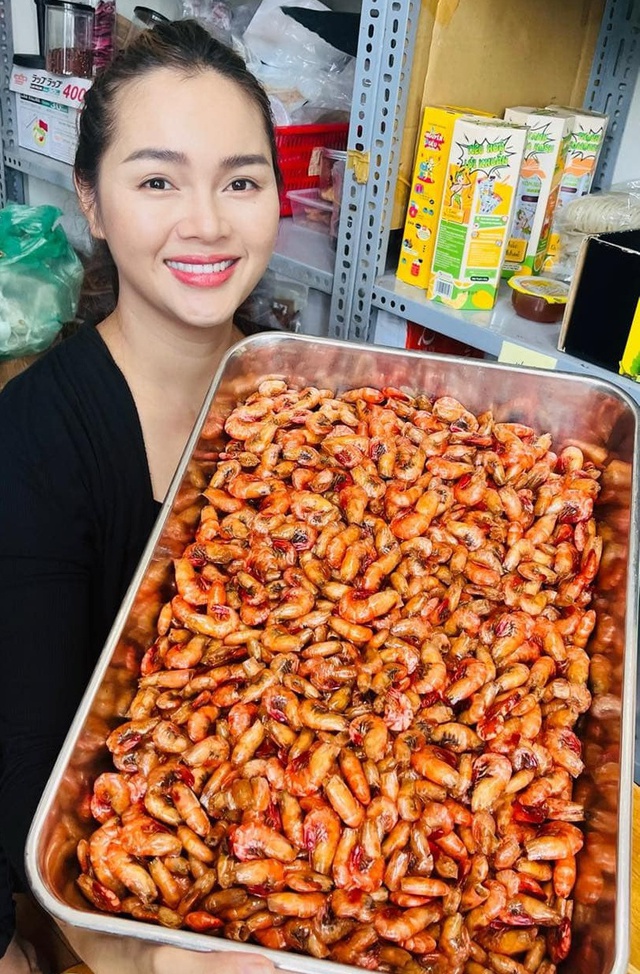 Mỹ nh&acirc;n Việt một m&igrave;nh nu&ocirc;i 5 con, bỏ trống nh&agrave; 16 tỷ ở TP.HCM, U40 sang Mỹ cưới chồng- Ảnh 2.