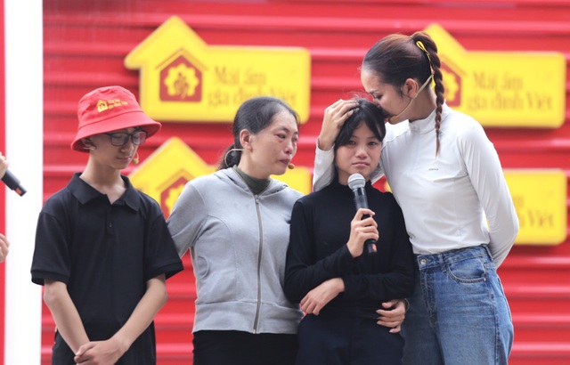 Lâm Hùng gặp sự cố: "Không sao, có máu là có tiền"- Ảnh 3. Lâm Hùng gặp sự cố: "Không sao, có máu là có tiền"- Ảnh 3.