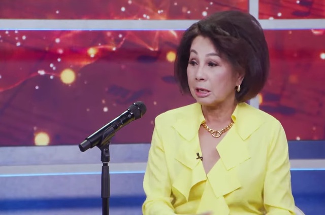 Phương Hồng Quế bị một người lạ r&igrave;nh rập, Hương Lan lao ra dọa- Ảnh 1.