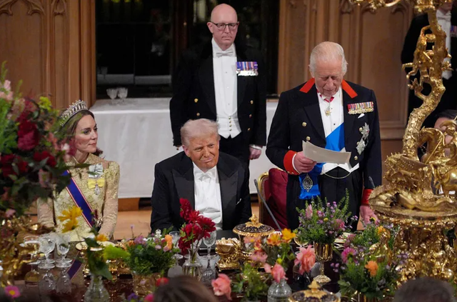 Donald Trump ngồi cạnh Vương phi Kate tại quốc yến: Lời khen “xinh đẹp đến rụng rời” gây bão truyền thông- Ảnh 1.