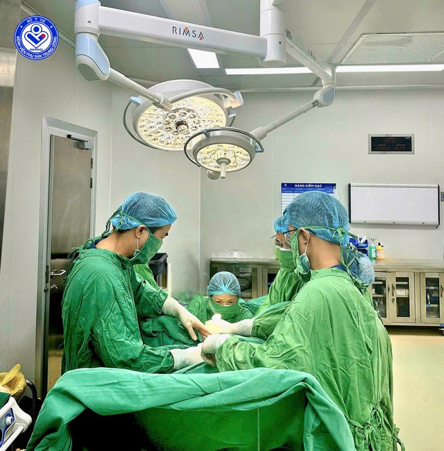 Chửa ống tử cung nguy kịch, chảy máu không cầm sau khi hút thai ở phòng khám tư nhân, người phụ nữ 40 tuổi may mắn được cứu sống kịp thời- Ảnh 1. Chửa ống tử cung nguy kịch, chảy máu không cầm sau khi hút thai ở phòng khám tư nhân, người phụ nữ 40 tuổi may mắn được cứu sống kịp thời- Ảnh 1.