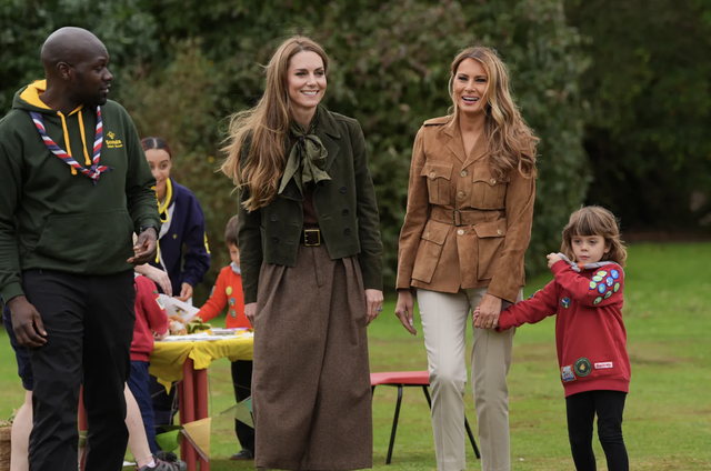 Vương phi Kate “cao tay”: Outfit xuất hiện cùng Melania Trump giấu bí mật về một sự kiện Hoàng gia- Ảnh 1.