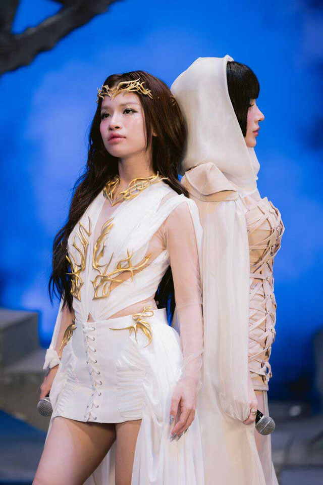 Nữ ca sĩ hát mở màn concert Quốc gia đặc biệt: Là Em Xinh duy nhất mang quân hàm Thượng úy, cực đắt show dịp Đại lễ 2/9- Ảnh 7. Nữ ca sĩ hát mở màn concert Quốc gia đặc biệt: Là Em Xinh duy nhất mang quân hàm Thượng úy, cực đắt show dịp Đại lễ 2/9- Ảnh 7.