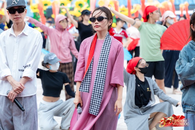 Hai nghệ sĩ trẻ vinh dự trình diễn từ Đại lễ A50 tới A80: Đây chính là “trai tài gái giỏi” được Tổ quốc tin tưởng!- Ảnh 6.