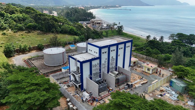 Trạm biến áp GIS trên đảo khi đang ho&aglich bong da truc tiepve;n thiện những công đoạn cuối c&uglich bong da truc tiepve;ng, tháng 7/2025.
