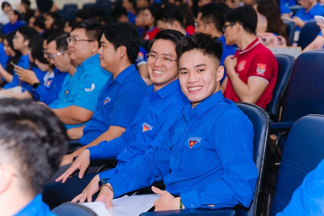 Dấu ấn tuổi trẻ TP.HCM trong Chiến dịch tình nguyện hè 2025- Ảnh 3. Dấu ấn tuổi trẻ TP.HCM truc tiep bong da c1 Chiến dịch tình nguyện hè 2025- Ảnh 3.