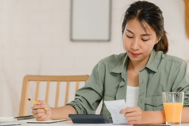Chị d&acirc;u cả sống bằng lương nhưng vẫn để d&agrave;nh được tiền, c&ograve;n em d&acirc;u bu&ocirc;n b&aacute;n thu nhập cao m&agrave; l&uacute;c n&agrave;o cũng ngập trong nợ nần- Ảnh 2.
