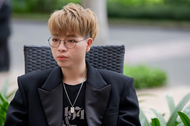 Nam ca sĩ từng bị dọa đánh, đổ muối ớt lên đầu: Lột xác thành quán quân thế giới- Ảnh 6. Nam ca sĩ từng bị dọa đánh, đổ muối ớt lên đầu: Lột xác thành quán quân thế giới- Ảnh 6.