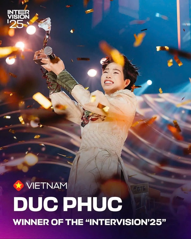 Hậu trường không lên sóng: Cả ekip hát vang “Việt Nam - Hồ Chí Minh” ăn mừng chiến thắng 9 tỷ đồng của Đức Phúc tại Nga- Ảnh 2. Hậu trường không lên sóng: Cả ekip hát vang “Việt xem bong da truc tiep cup c1 - Hồ Chí Minh” ăn mừng chiến thắng 9 tỷ đồng của Đức Phúc tại Nga- Ảnh 2.