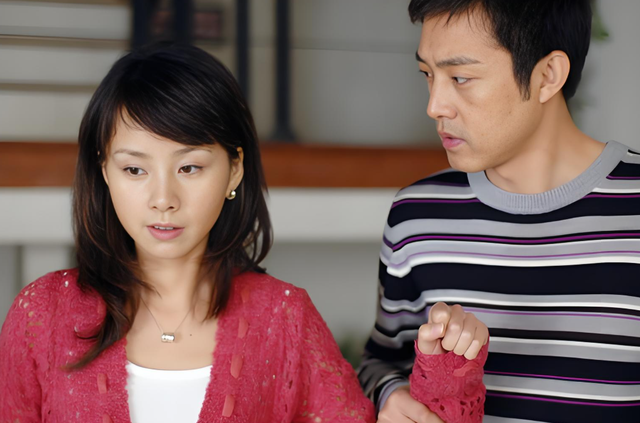 Nửa đêm vợ vẫn hí hoáy nhắn tin công việc, tôi lén nghiêng mắt nhìn rồi chấn động cả tinh thần- Ảnh 1.