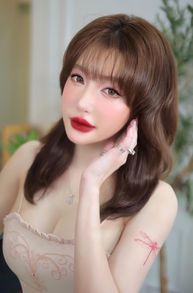 Không thể nhận ra "biểu tượng gợi cảm" đình đám showbiz Việt ở tuổi U40- Ảnh 3. Không thể nhận ra "biểu tượng gợi cảm" đình đám showbiz Việt ở tuổi U40- Ảnh 3.