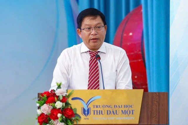 PGS.TS Lê Tuấn Anh - Bí thư Đảng ủy, Chủ tịch Hội đồng Trường, Đại diện Lãnh đạo Trường phát biểu khai mạc Chương trình.