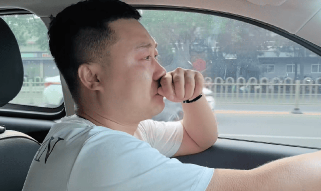 Chuyển hơn 350 triệu cho con trai mới vào đại học, yêu cầu ghi chép chi tiêu hằng ngày, hóa đơn cuối tháng khiến cha ôm mặt khóc- Ảnh 2.