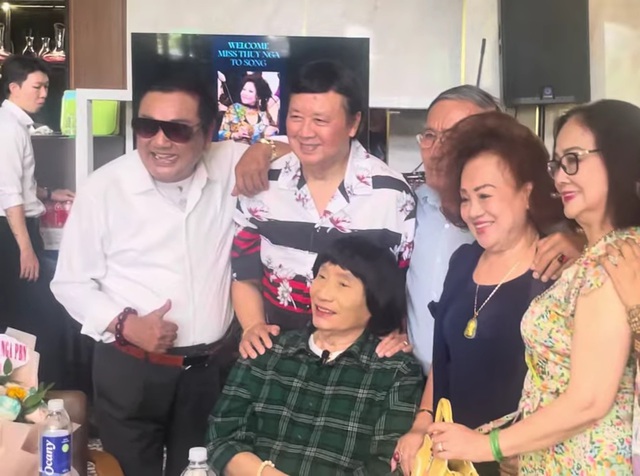 Nam NSƯT cùng một "bà trùm" từ Mỹ về hội ngộ các NSND, để lộ một chuyện- Ảnh 2. Nam NSƯT cùng một "bà trùm" từ Mỹ về hội ngộ các NSND, để lộ một chuyện- Ảnh 2.