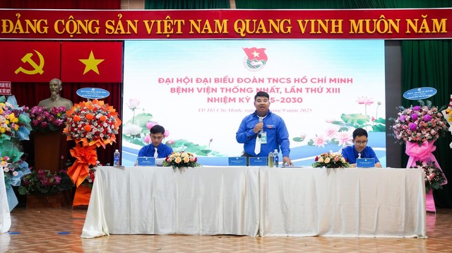 Đoàn Chủ tịch đại hội.