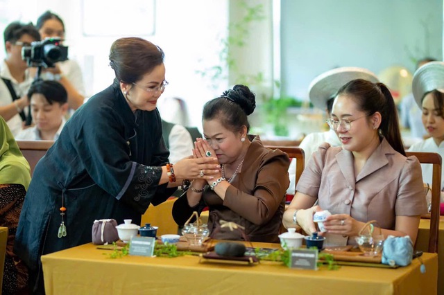 Trà sư Ngô Thị Thanh Tâm và hành trình hơn 30 năm lan tỏa văn hóa trà Việt- Ảnh 1. Trà sư Ngô Thị Thanh Tâm và hành trình hơn 30 năm lan tỏa văn hóa trà Việt- Ảnh 1.