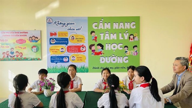 Giúp người học khắc phục khó khăn về học tập, tâm lí, quan hệ xã hội- Ảnh 3. Giúp người học khắc phục khó khăn về học tập, tâm lí, quan hệ xã hội- Ảnh 3.