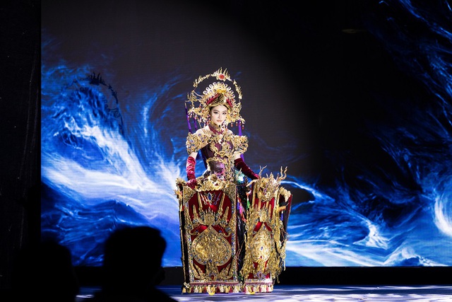 Hoa hậu Yến Nhi gặp sự cố trong lễ trao sach đi thi Miss Grand International 2025- Ảnh 3.