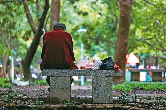 Cụ ông gửi 600 triệu vào tài khoản của con gái, 1 ngày sau nhận lại đúng 600 triệu: Cuộc điện thoại tiết lộ sự thật xót xa!- Ảnh 2. Cụ ông gửi 600 triệu vào tài khoản của con gái, 1 ngày sau nhận lại đúng 600 triệu: Cuộc điện thoại tiết lộ sự thật xót xa!- Ảnh 2.