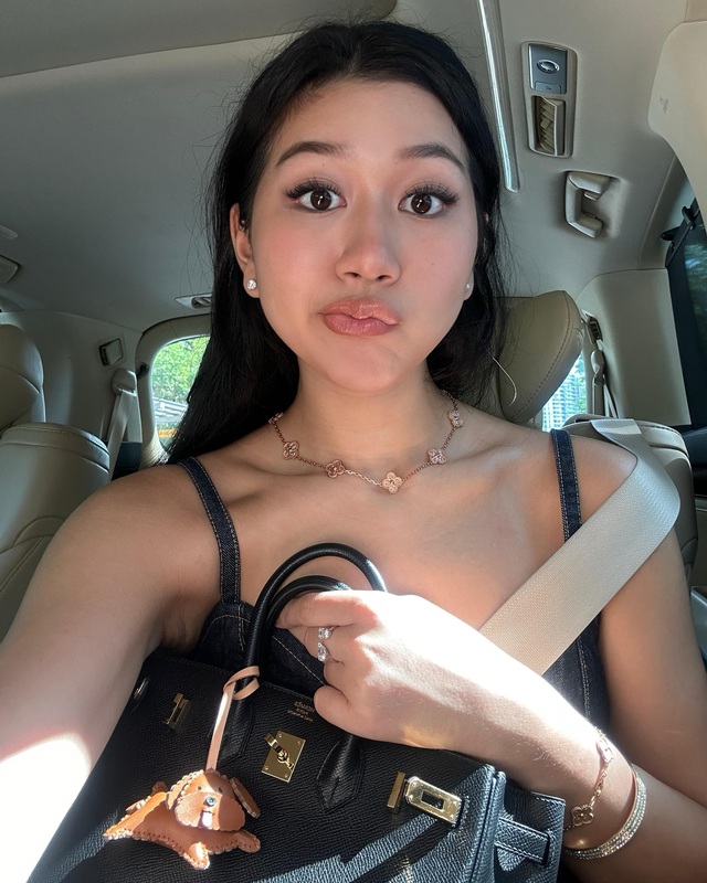 chloeabeth174600293336220575847209921015496211588-1758886516484612048253.jpg