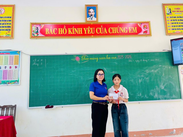 “Nâng bước em đến trường” – Hành trình yêu thương nối dài- Ảnh 1.